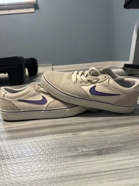 Nike SB Low-Top Sneakers in Cream and Purple